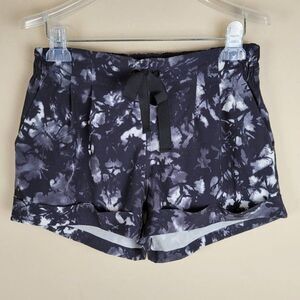 Lululemon Size 6 Spring Break Away Short II Dusk Dye White Black